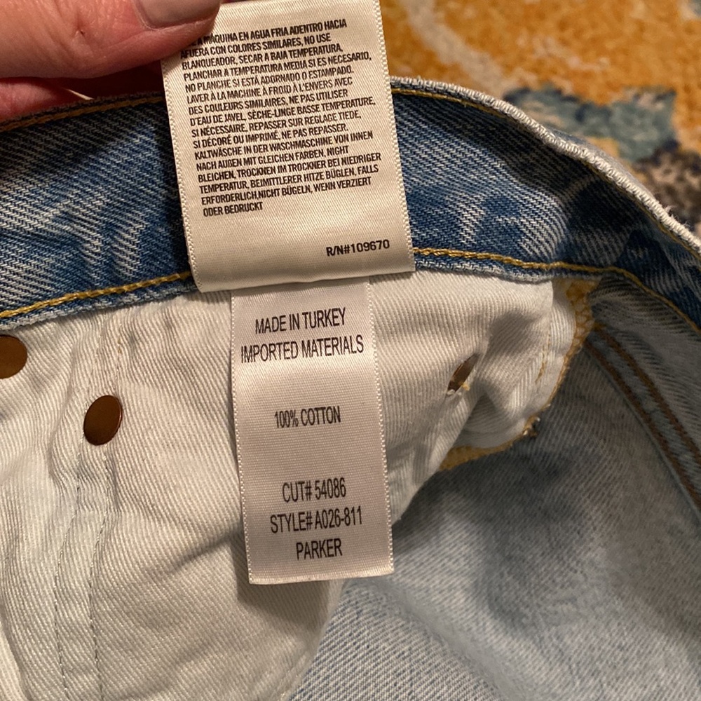 Women’s Agolde Light Blue Distressed Raw Hem Jean Shorts Sz 32 or 14 - Picture 6 of 6
